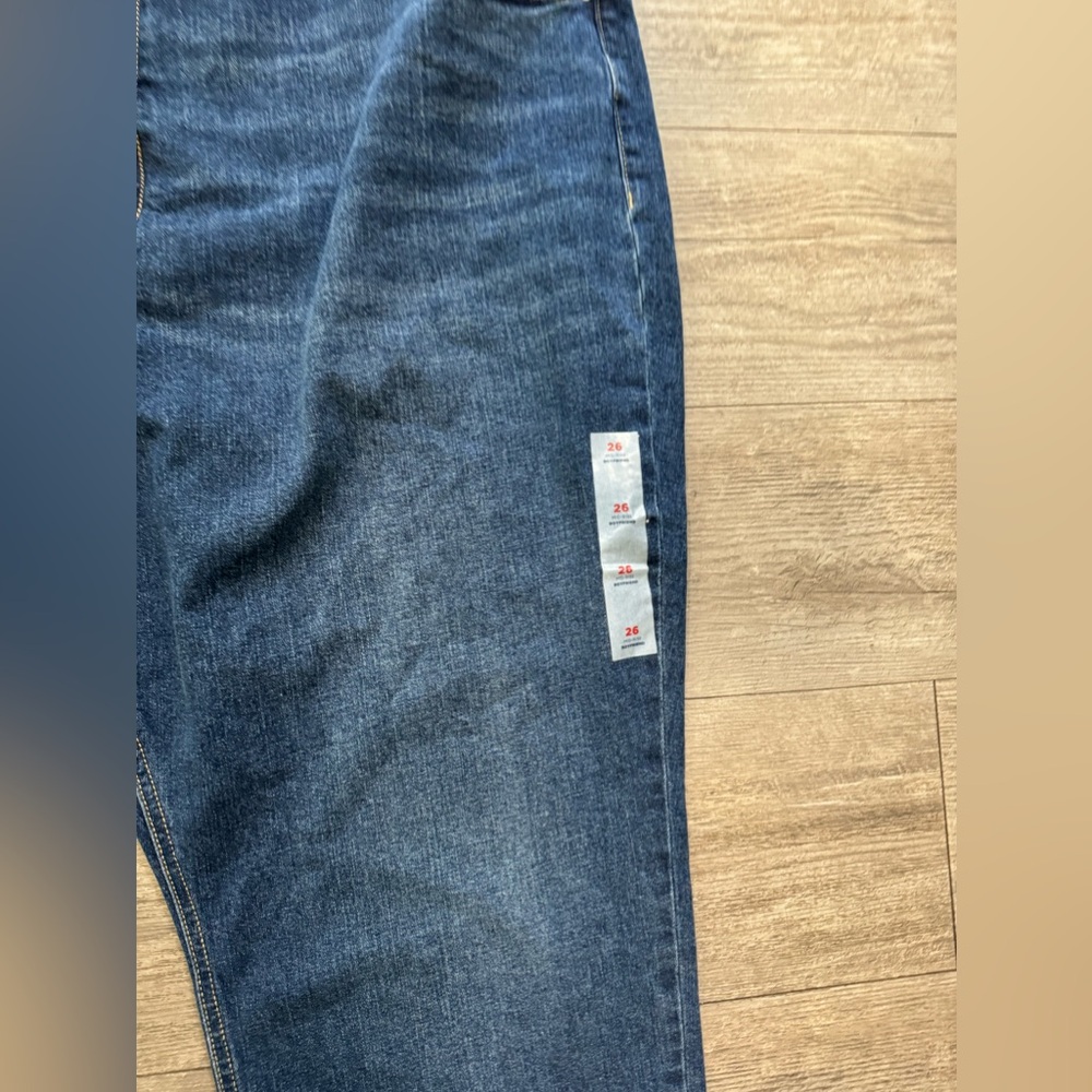 BUNDLE 2 ITEMS FOR $8✨

OLD NAVY mid-rise boyfriend jeans ✨ - Picture 6 of 11